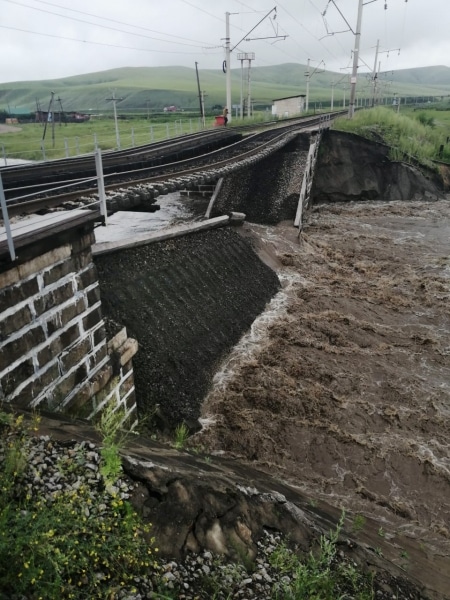 РЖД приостановила отправку грузов по Транссибу из-за рухнувшего моста